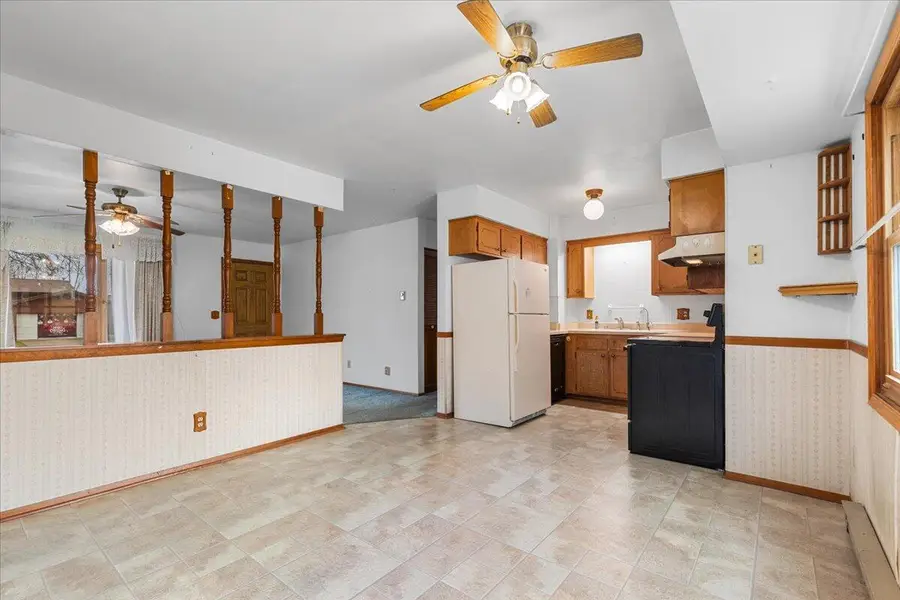 900 Villa Park Dr, West Bend, WI 53090 - Image #2