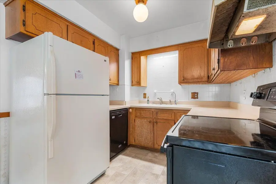 900 Villa Park Dr, West Bend, WI 53090 - Image #3