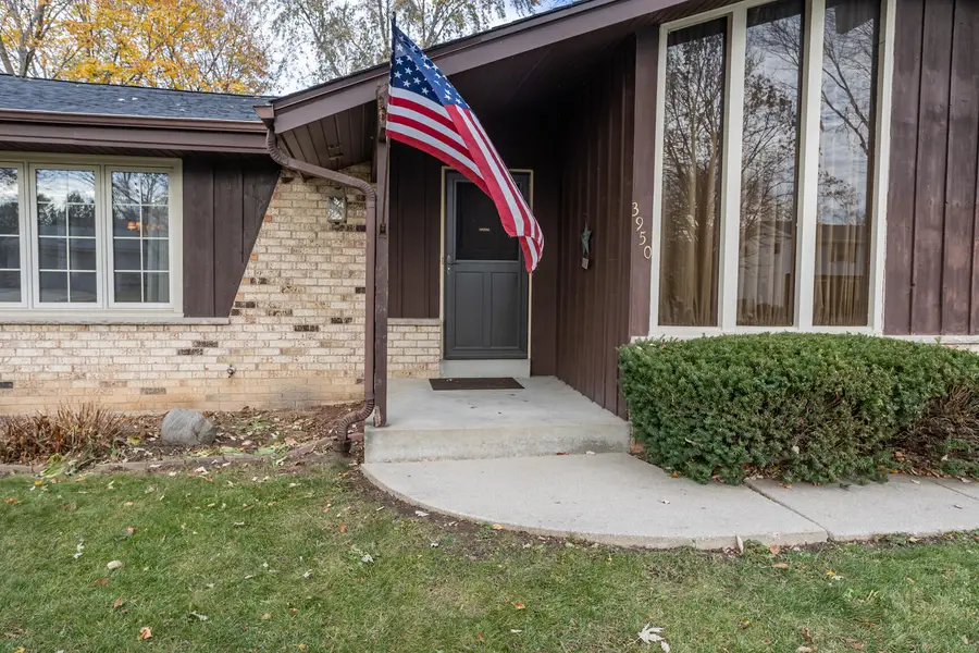 3950 S Camrose Ave, New Berlin, WI 53151 - Image #2