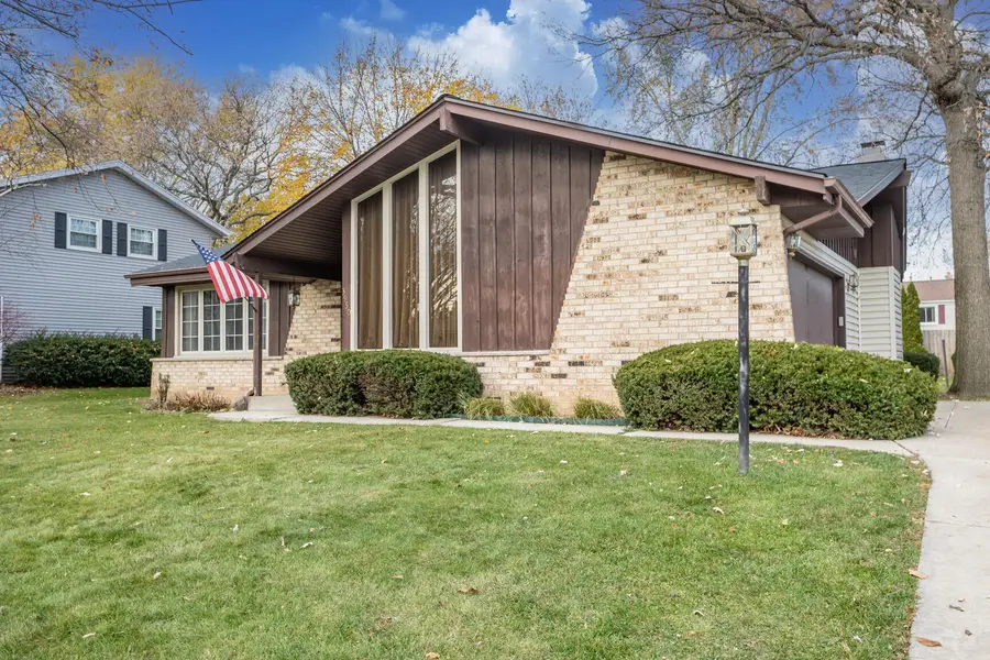 3950 S Camrose Ave, New Berlin, WI 53151 - Image #3