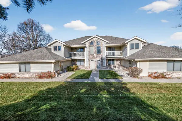 2116 Woodburn Rd, Waukesha, WI 53188