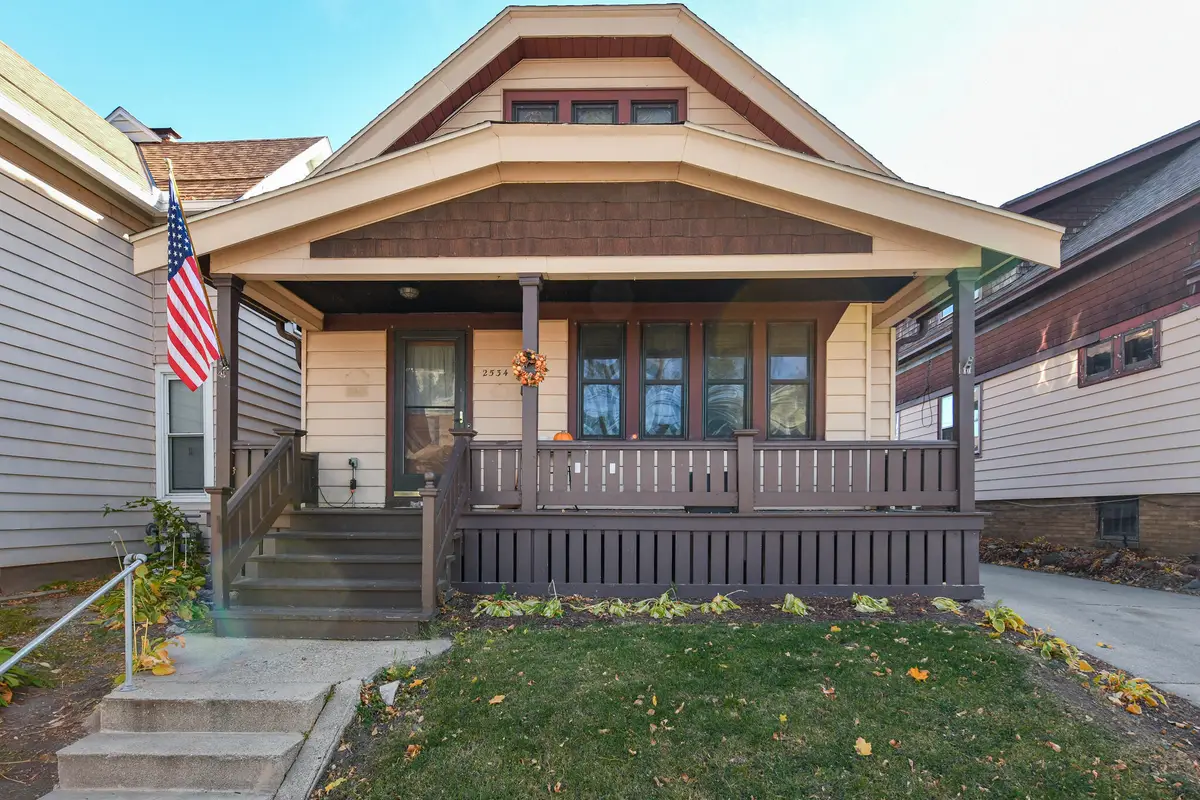 2534 S Brisbane Ave, Milwaukee, WI 53207 - Image #1