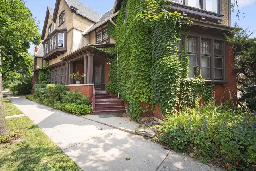 1815 N Oakland Ave, Milwaukee, WI 53202 - Image #2