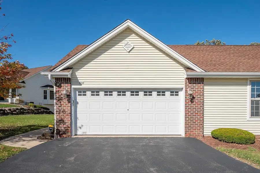 838 Elise Ct, Waukesha, WI 53189 - Image #2