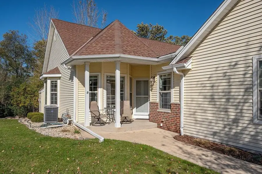 838 Elise Ct, Waukesha, WI 53189 - Image #3