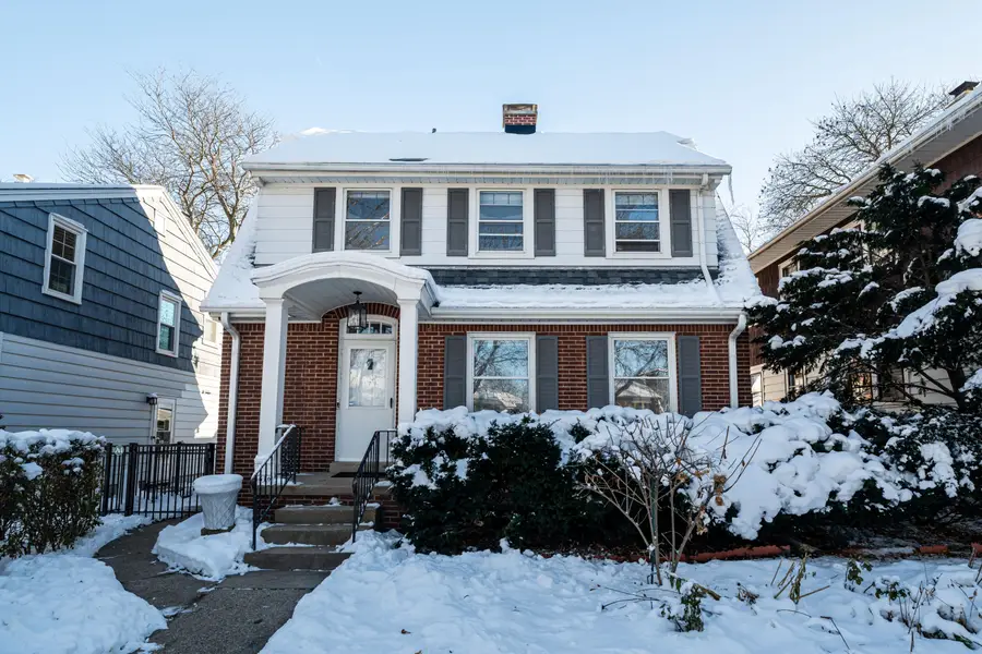 4616 N Larkin St, Whitefish Bay, WI 53211 - Image #2