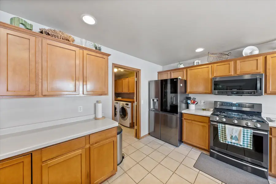 814 Chisholm Ln, Port Washington, WI 53074 - Image #2