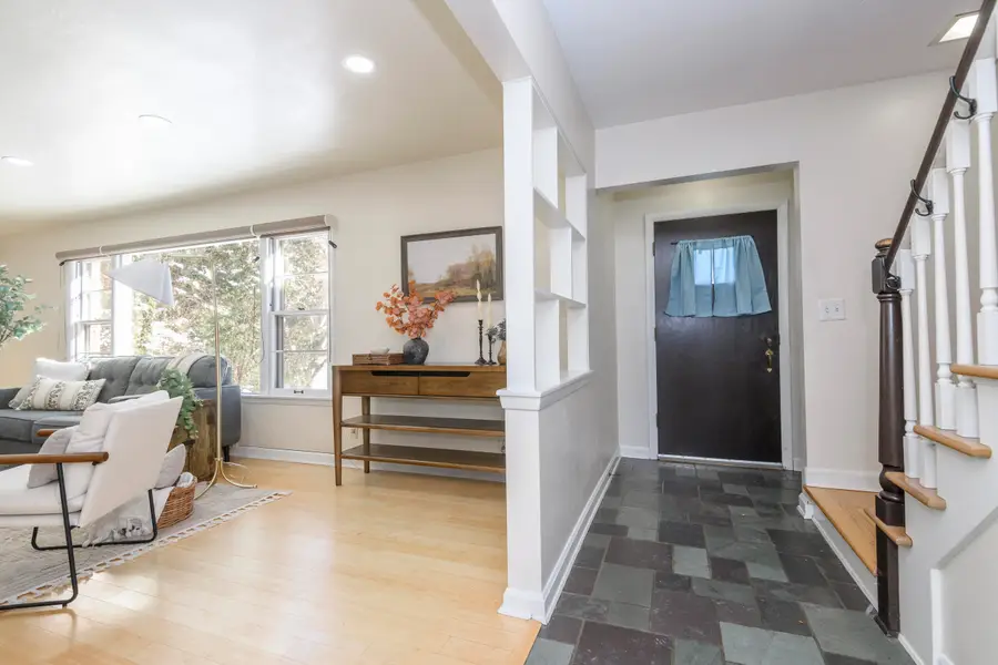 902 Lake Dr, South Milwaukee, WI 53172 - Image #3