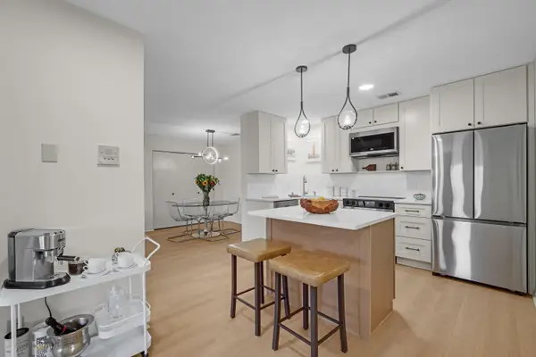 116 E Freistadt Rd, Thiensville, WI 53092