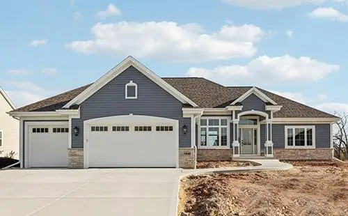 1940 N Creek Dr, Grafton, WI 53024 - Image #1