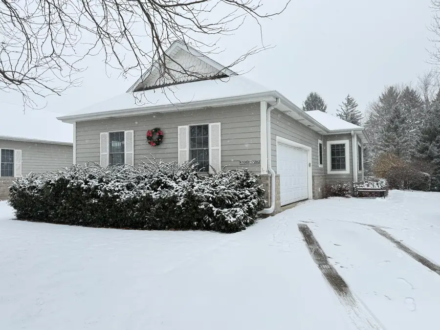 N108W17282 Lilac Ln, Germantown, WI 53022 - Image #2