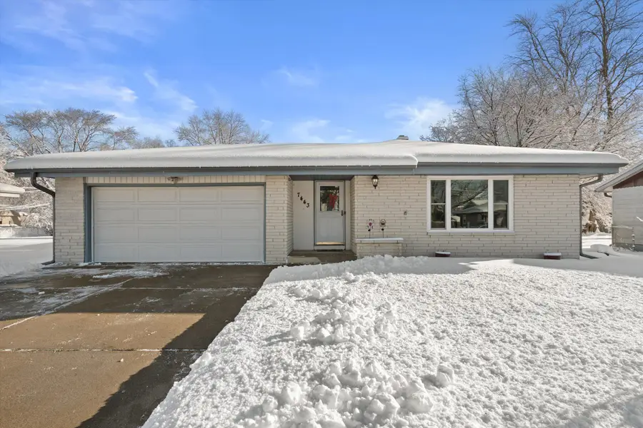 7443 Blackhawk Dr, Caledonia, WI 53402 - Image #2