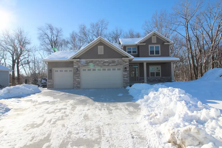 725 Brookview Ct, Caledonia, WI 53402 - Image #2