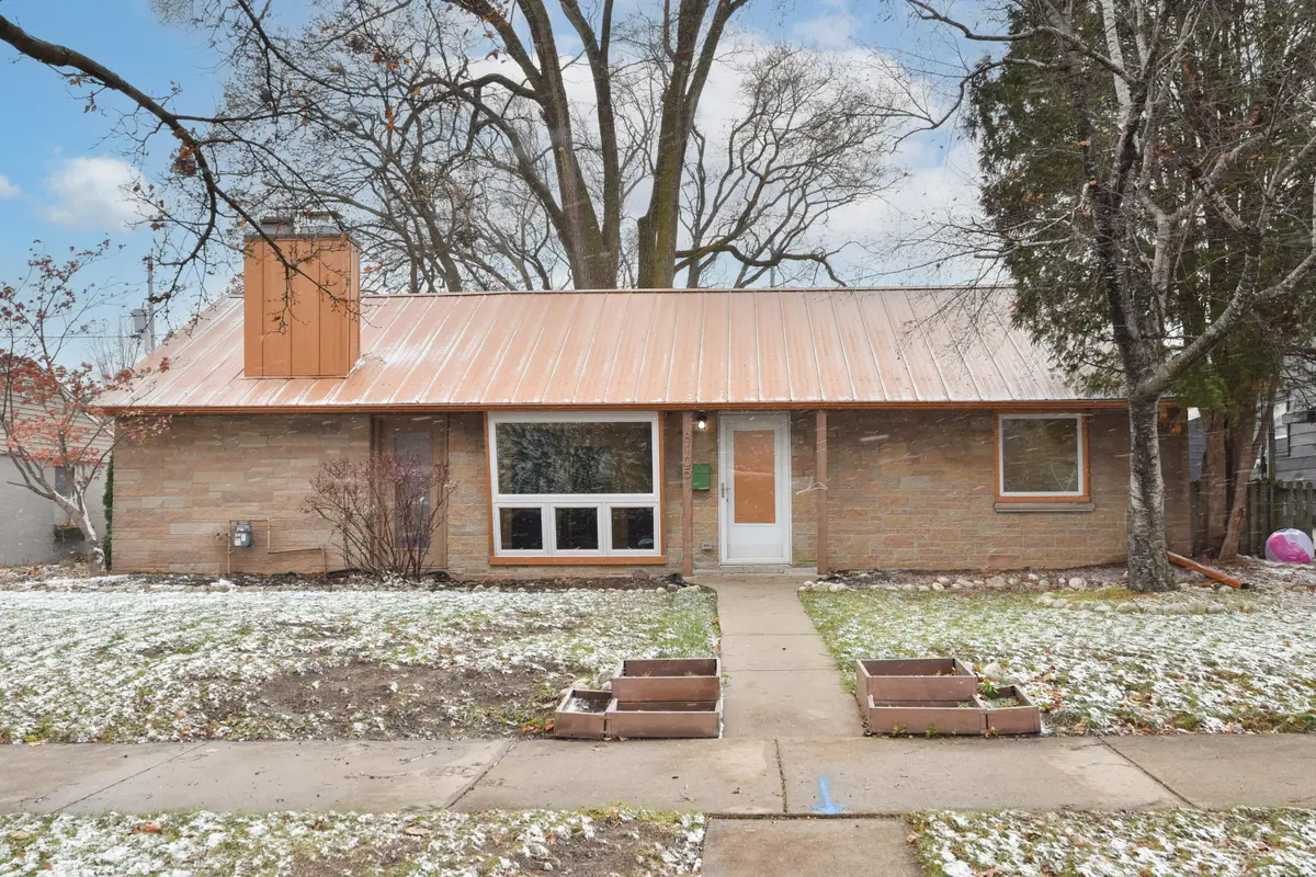 8105 W Townsend St, Milwaukee, WI 53222 - Image #1