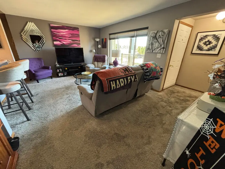 W176N9746 Riversbend Cir, Germantown, WI 53022 - Image #2