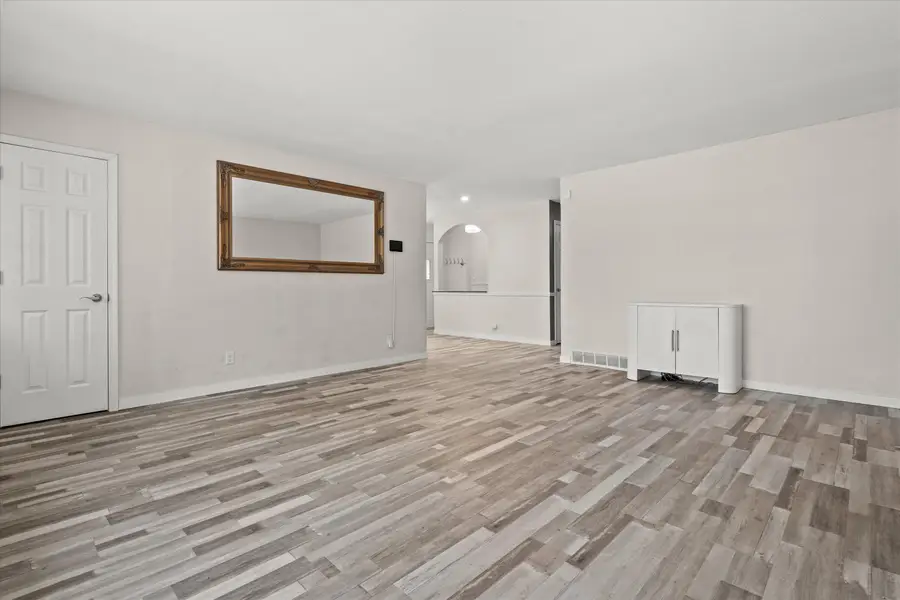 5325 W Allerton Ave, Greenfield, WI 53220 - Image #2