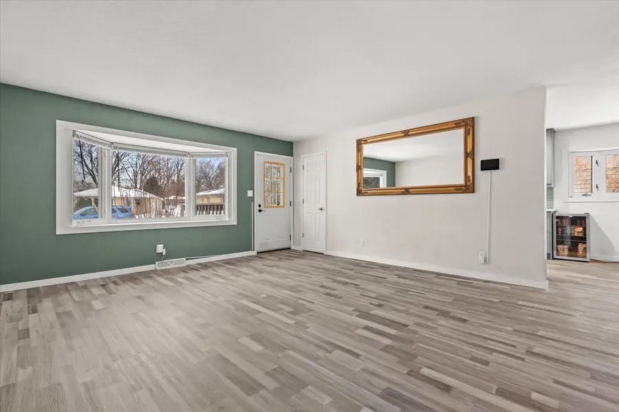 5325 W Allerton Ave, Greenfield, WI 53220 - Image #3