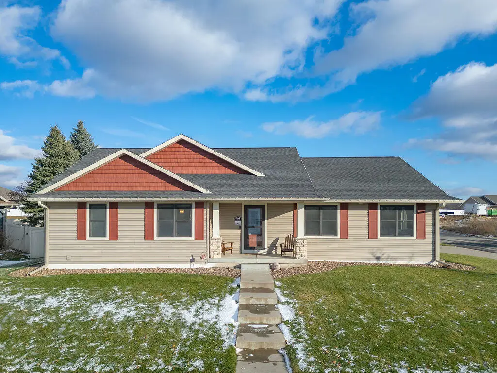 905 Pioneer Dr, Holmen, WI 54636 - Image #1