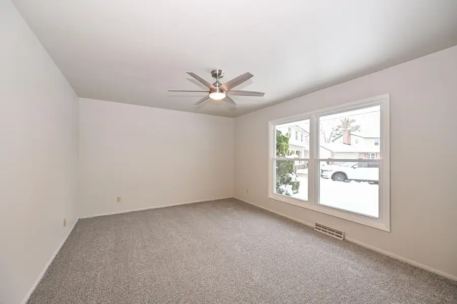 15199 W Fenway Ct, New Berlin, WI 53151 - Image #3