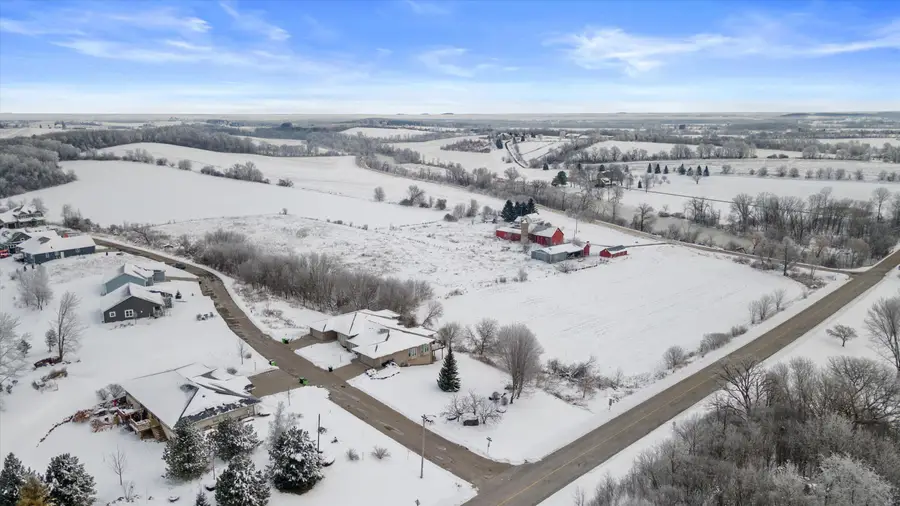 504 Fairway Ter, Mayville, WI 53050 - Image #2