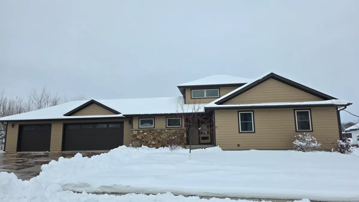 576 Trail Ridge Ln, Plymouth, WI 53073 - Image #1