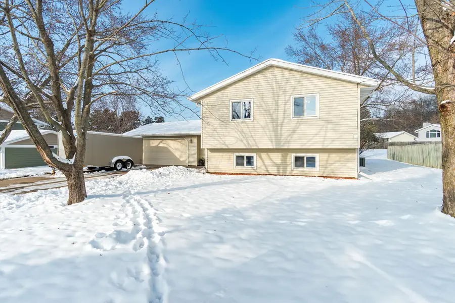 806 Evergreen Dr, Holmen, WI 54636 - Image #2