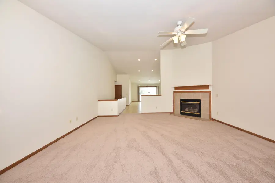 1604 Morning Glory Dr, Hartford, WI 53027 - Image #3