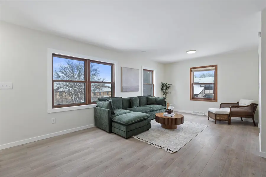 530 Manchester Ln, Hartland, WI 53029 - Image #2