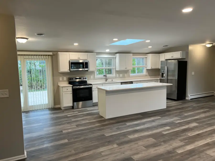 1840 E Lone Oak Cir, Brookfield, WI 53045 - Image #2