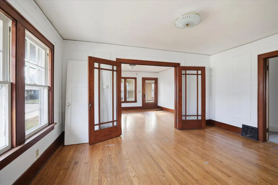 514 E Main St, Waterford, WI 53185 - Image #2