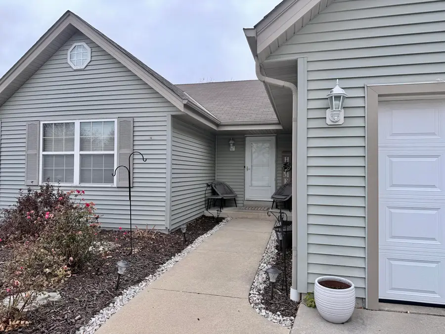 3010 W Kimberly Ave, Greenfield, WI 53221 - Image #2