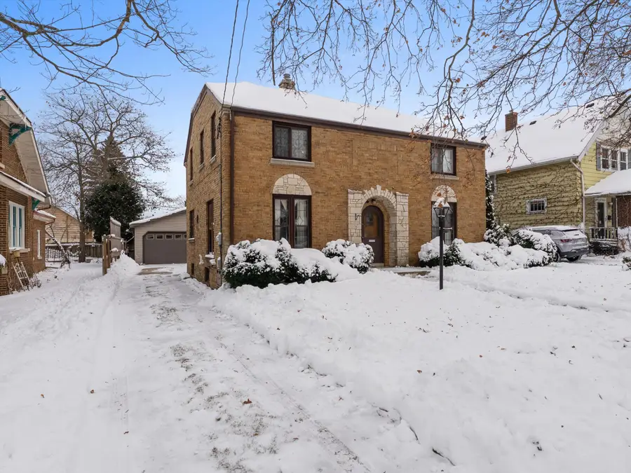 1025 N 15th St, Manitowoc, WI 54220 - Image #2