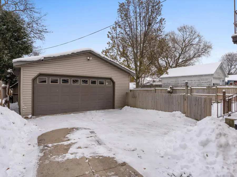 1025 N 15th St, Manitowoc, WI 54220 - Image #3