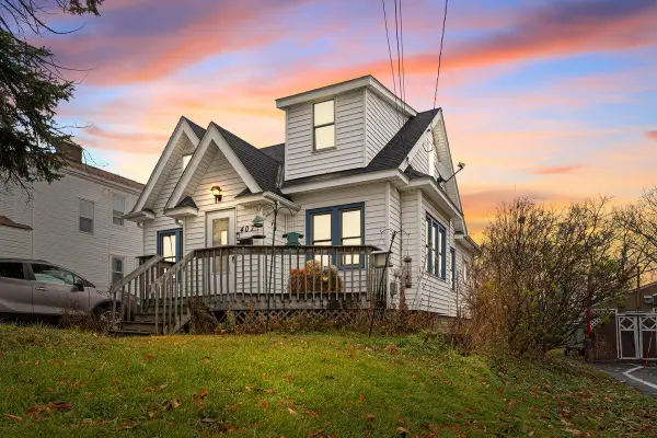 407 Greenwood Ave, Waukesha, WI 53188