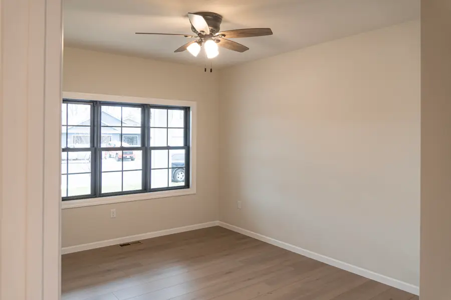 621 Johnson Pl, Onalaska, WI 54650 - Image #2