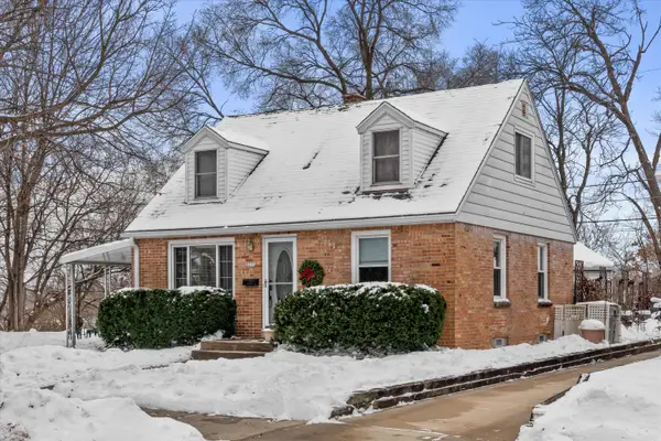 5511 W Notre Dame Ct, Milwaukee, WI 53208