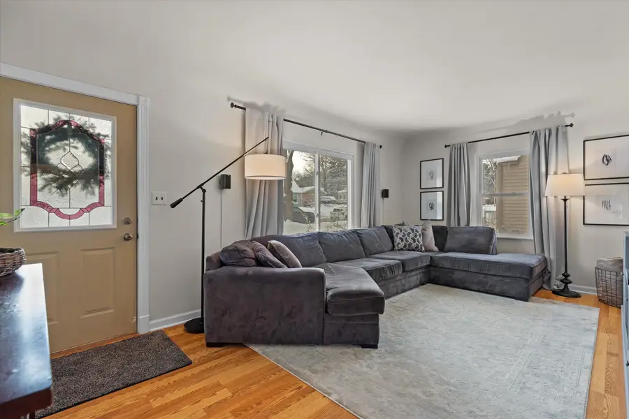 N86W16564 Jacobson Dr, Menomonee Falls, WI 53051 - Image #2