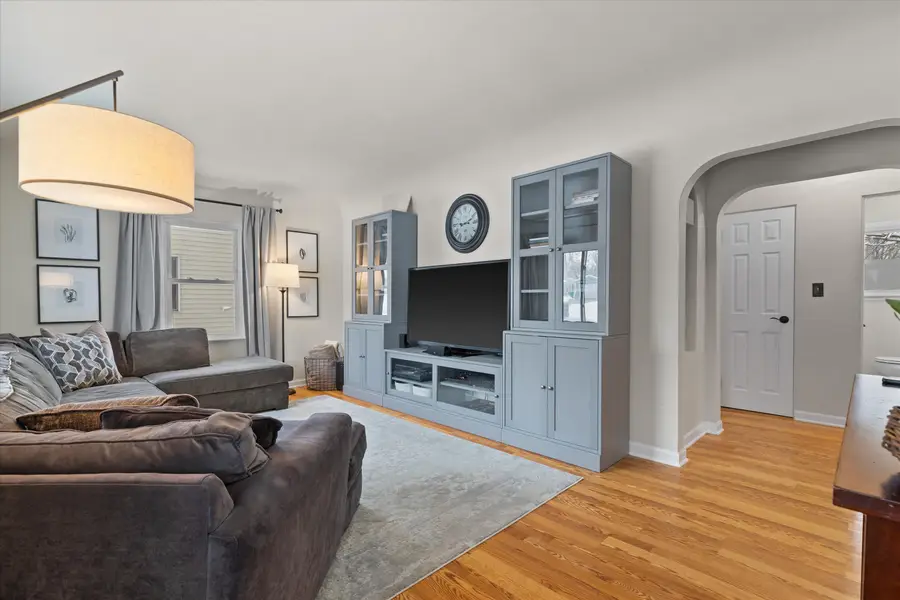 N86W16564 Jacobson Dr, Menomonee Falls, WI 53051 - Image #3