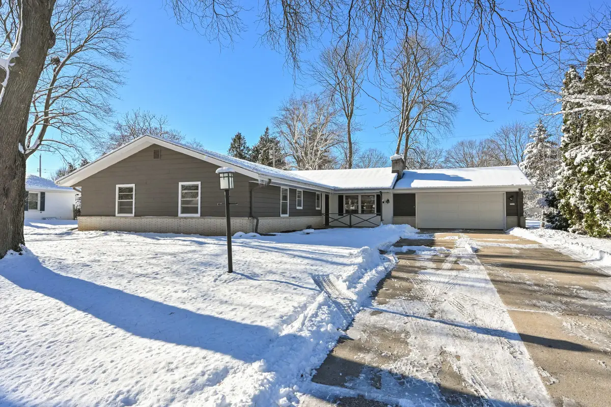 7711 N Van Dyke Rd, Fox Point, WI 53217 - Image #1