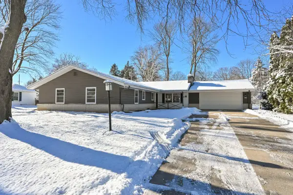 7711 N Van Dyke Rd, Fox Point, WI 53217