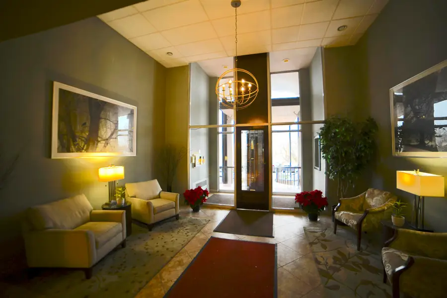 1919 N Summit Ave, Milwaukee, WI 53202 - Image #2