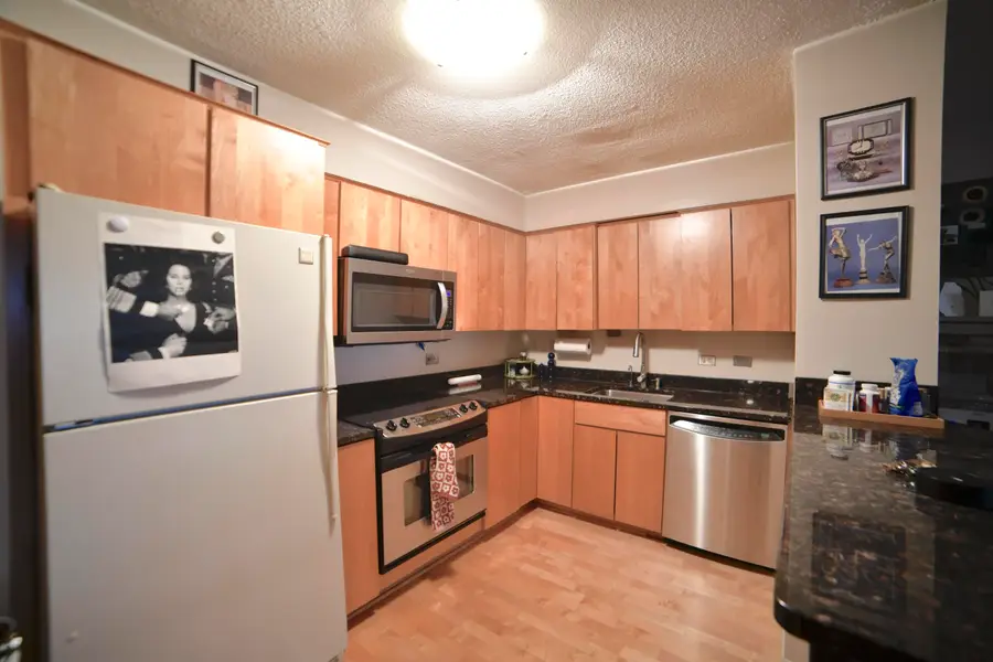 1919 N Summit Ave, Milwaukee, WI 53202 - Image #3