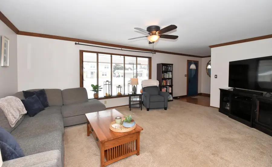 631 Hialeah Dr, Caledonia, WI 53402 - Image #2