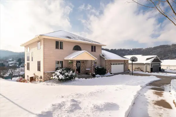 203 Eagles Bluff Rd, La Crescent, MN 55947