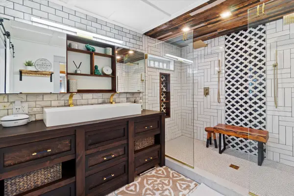 1821 N Vel R Phillips Ave, Milwaukee, WI 53212