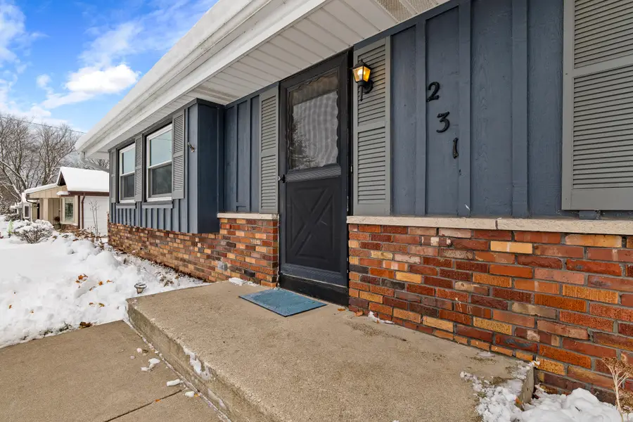 231 W Juniper Dr, Grafton, WI 53024 - Image #3