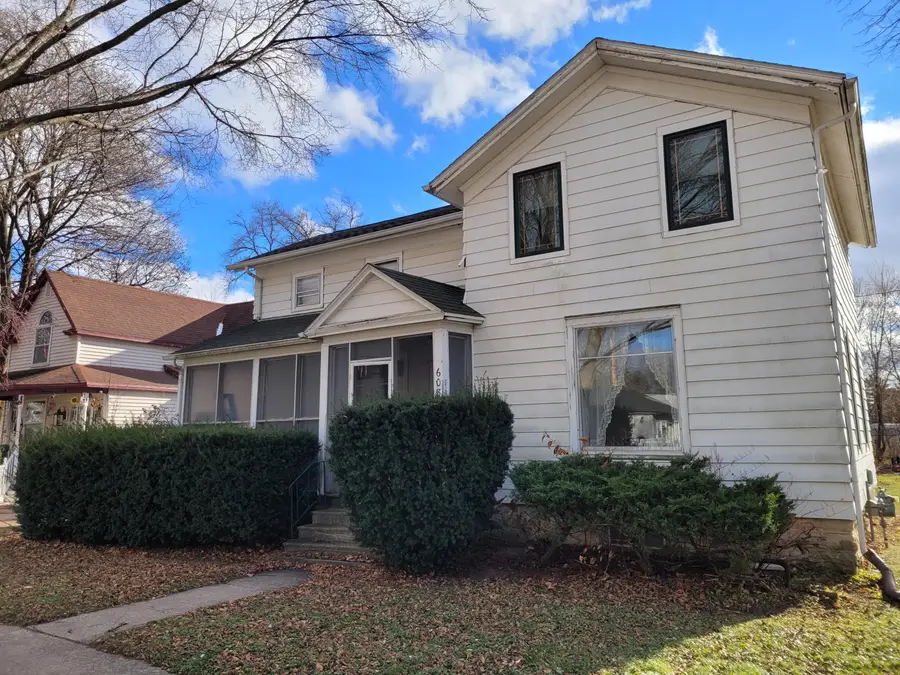 608 E Washington St, Delavan, WI 53115 - Image #2