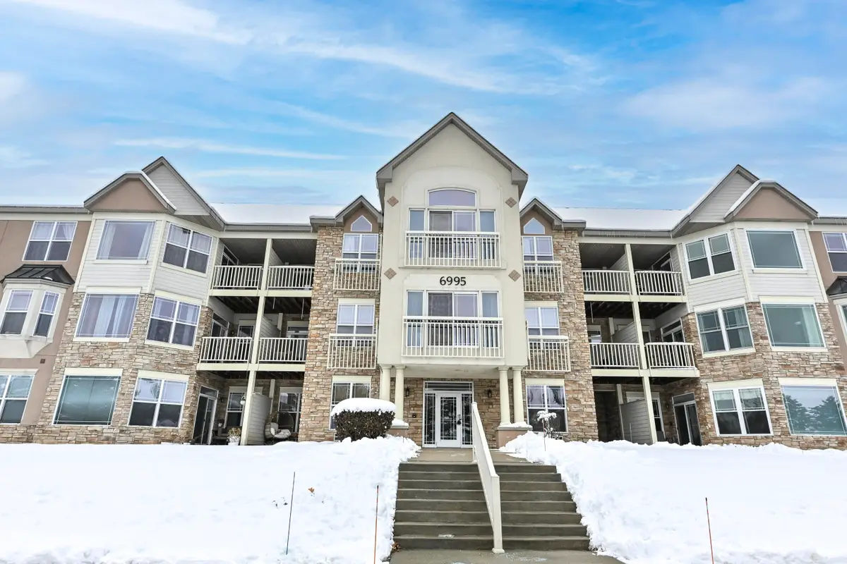 6995 S Riverwood Blvd, Franklin, WI 53132 - Image #1