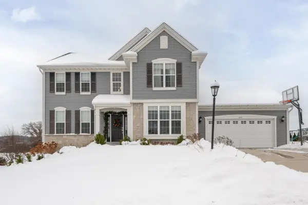 3513 Olde Howell Rd, Waukesha, WI 53188