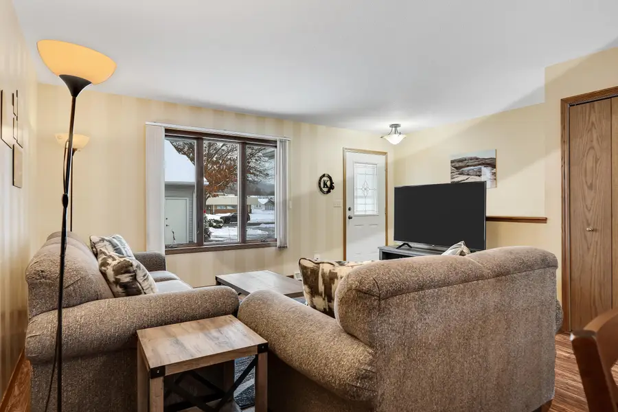 917 10th Ave N, Onalaska, WI 54650 - Image #2